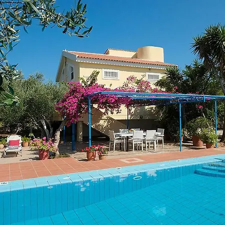 Cristina With Private Pool 150m To Beach